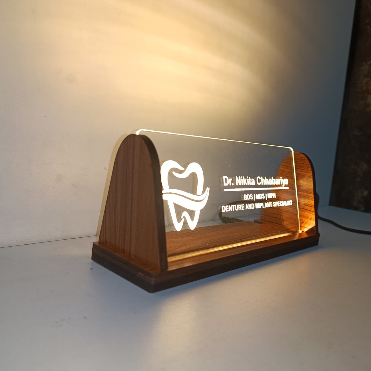 ๐ DOCTOR ACRYLIC LED LAMP