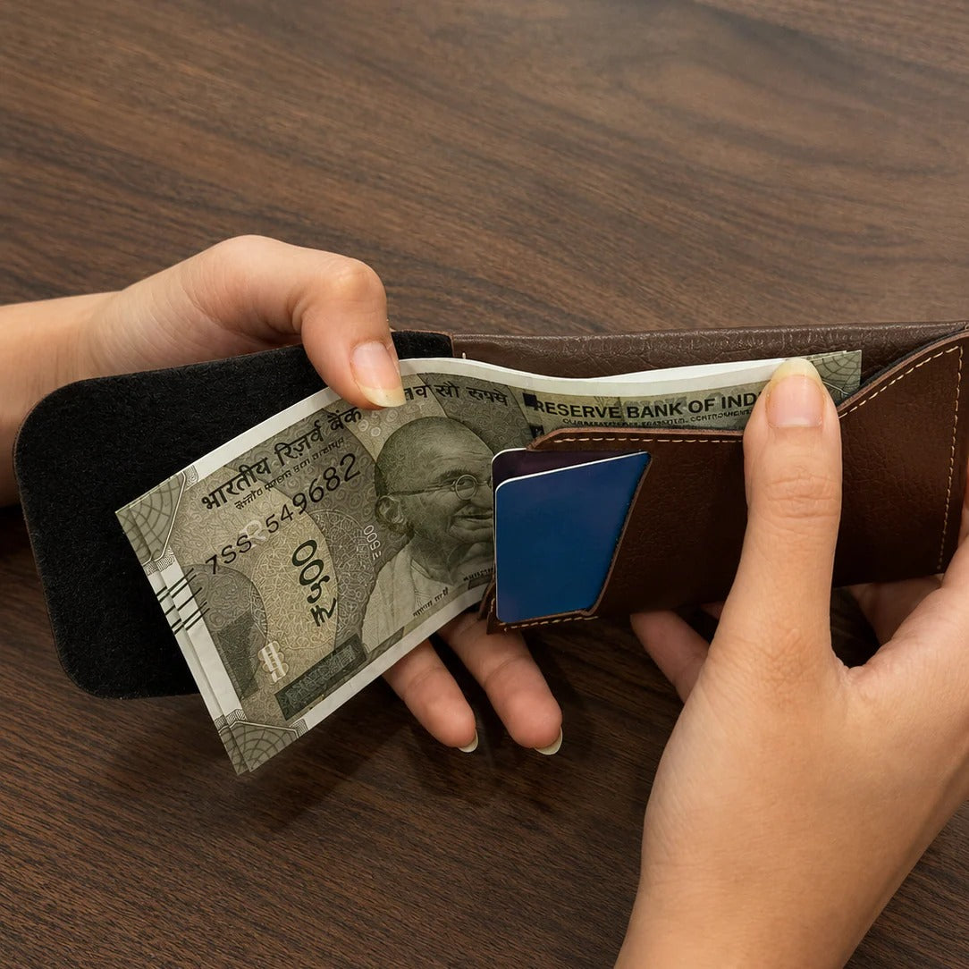 💼 Premium Flip Wallet – Compact Style, Maximum Convenience!